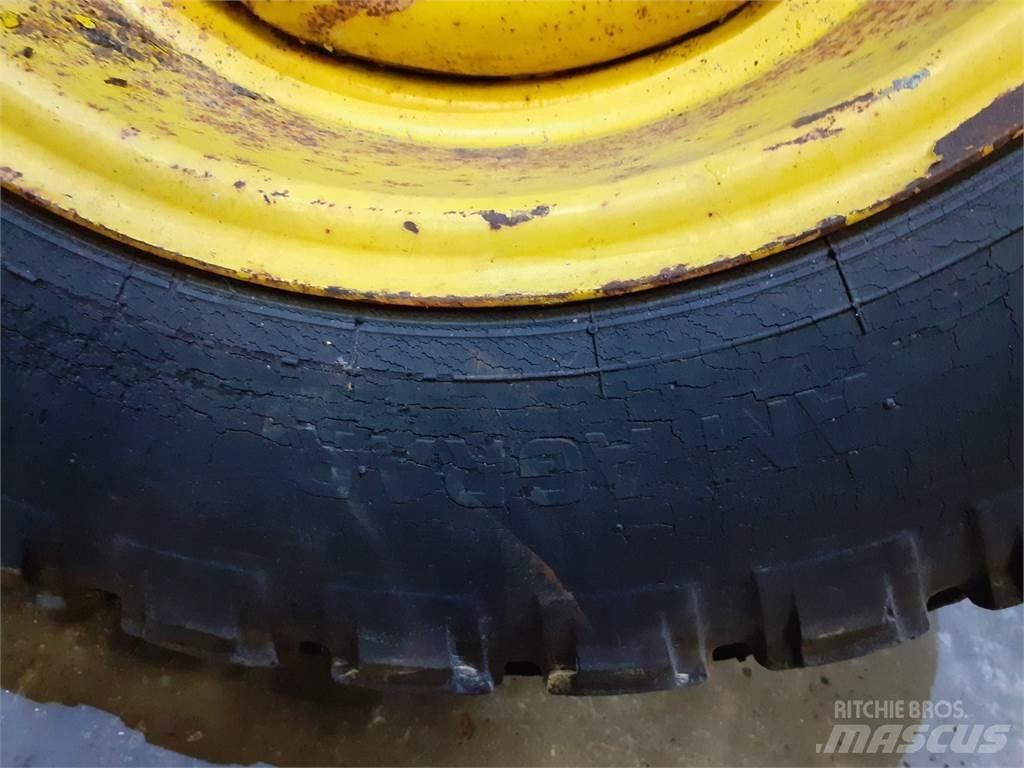  18 10.5-18 Tires, wheels and rims
