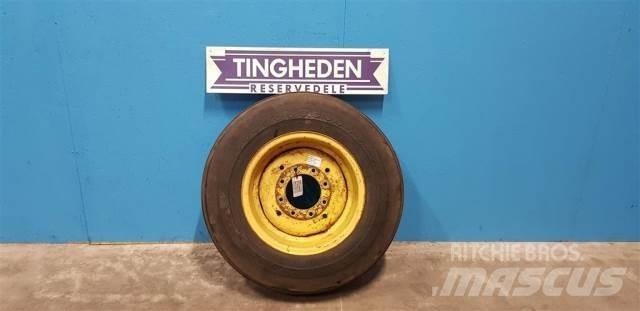  18 10.5/80-18 Tires, wheels and rims