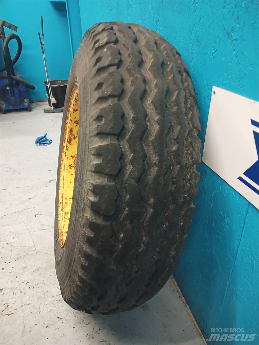  18 10.5/80-18 Tires, wheels and rims
