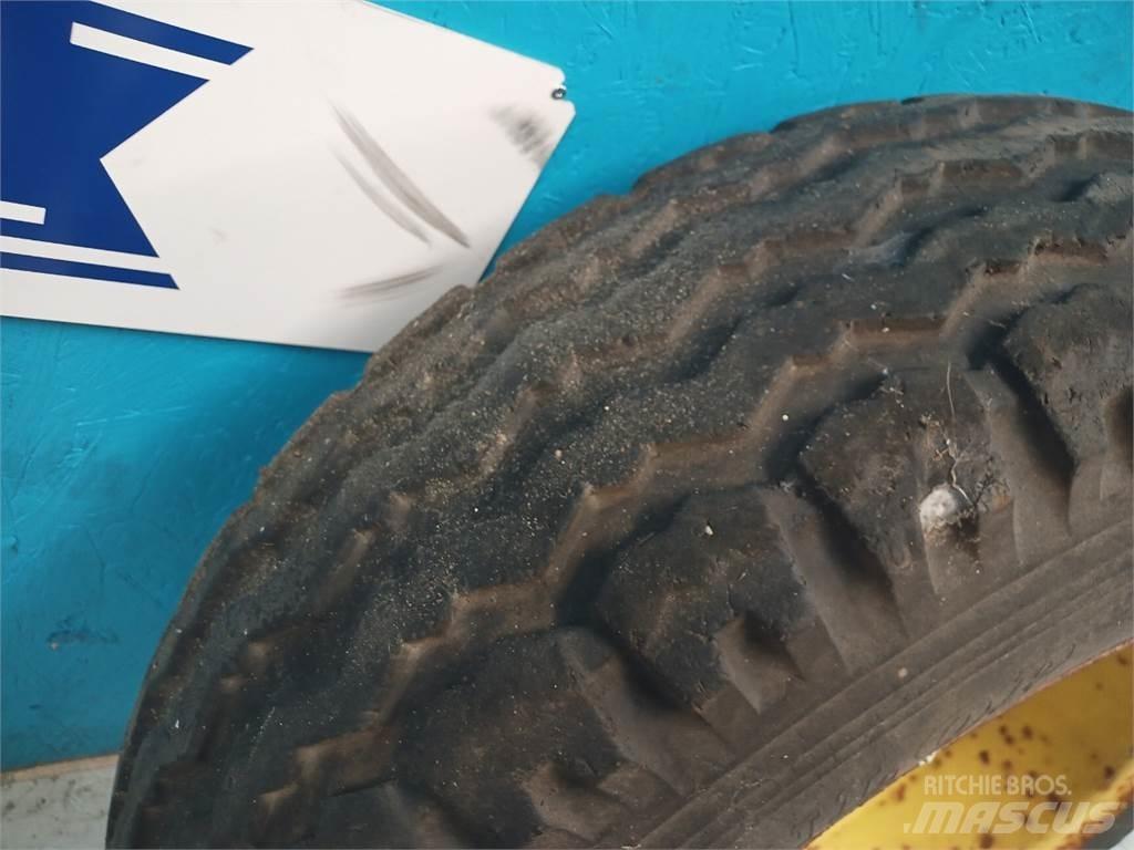  18 10.5/80-18 Tires, wheels and rims