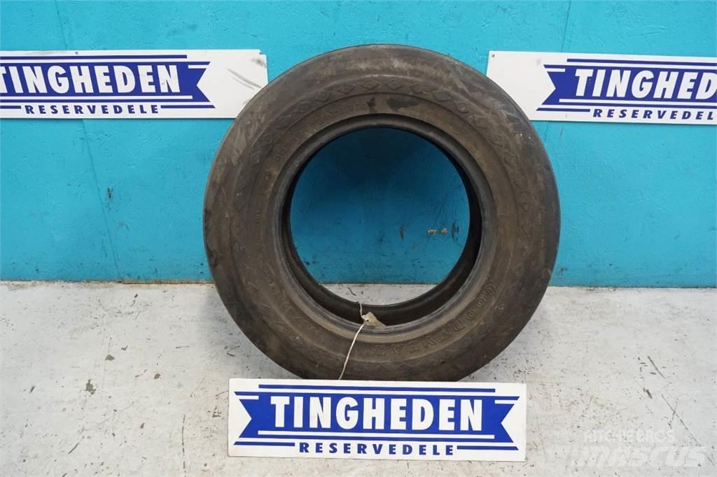  18 10.5/80-18 Tires, wheels and rims