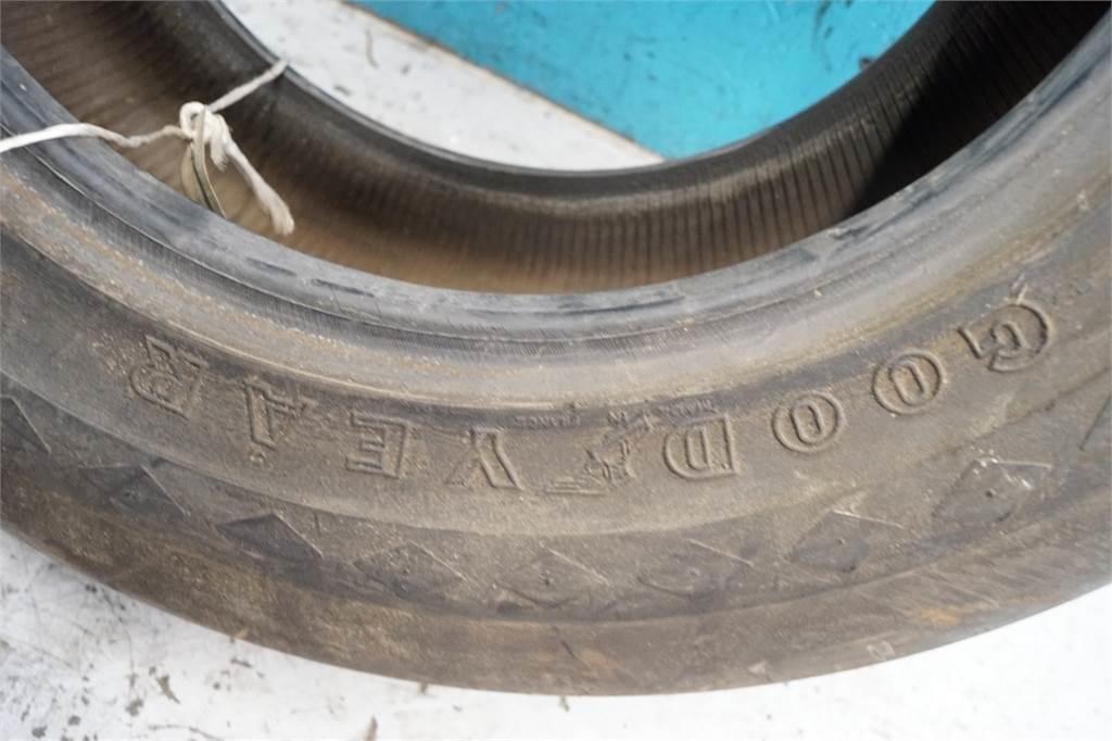  18 10.5/80-18 Tires, wheels and rims