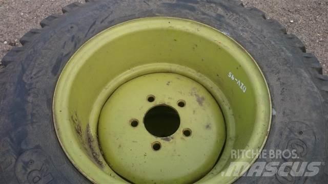  18 12.5/80-18 Tires, wheels and rims