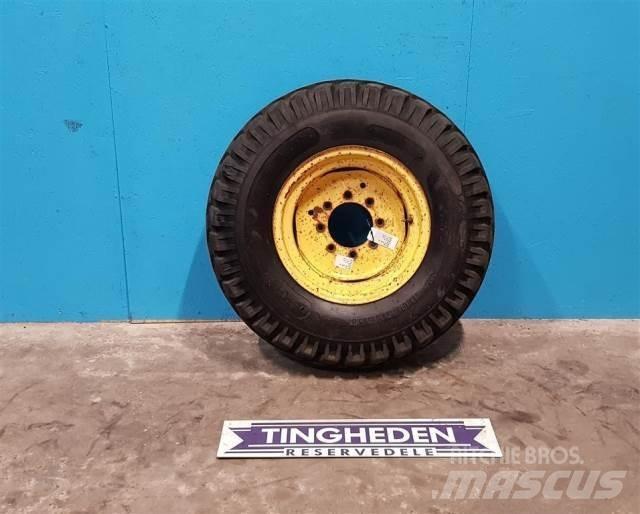  18 12.5/80-18 Tires, wheels and rims