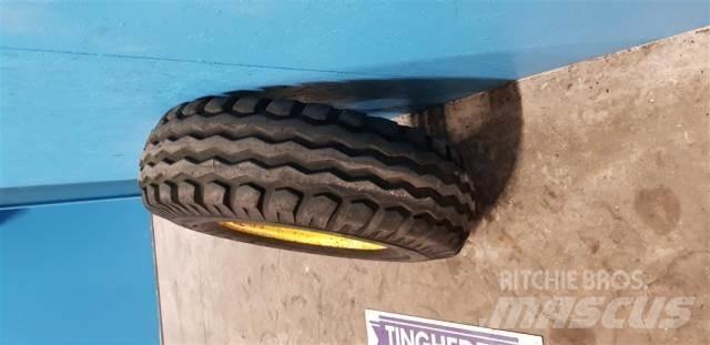  18 12.5/80-18 Tires, wheels and rims