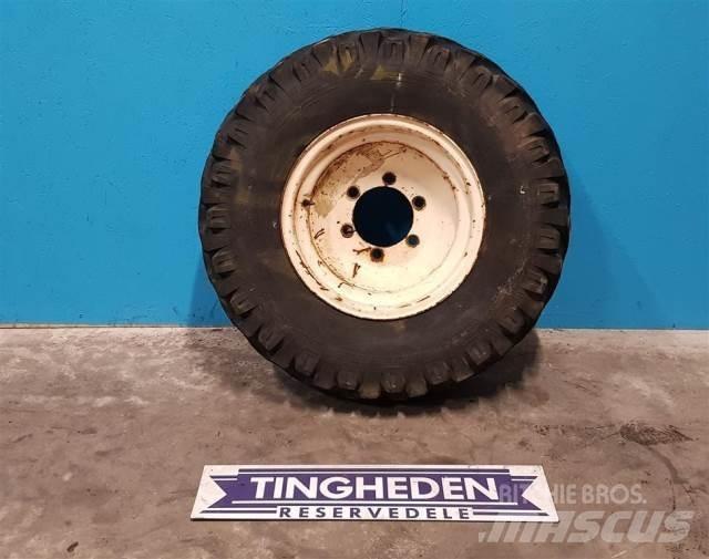  18 12.5/80-18 Tires, wheels and rims
