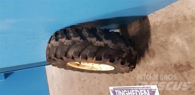  18 12.5/80-18 Tires, wheels and rims