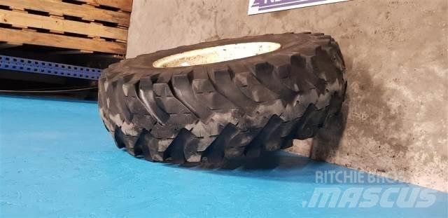  18 12.5/80-18 Tires, wheels and rims