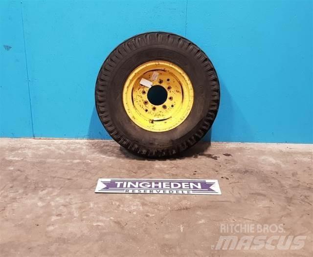  18 12.5/80-18 Tires, wheels and rims