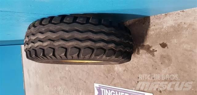  18 12.5/80-18 Tires, wheels and rims
