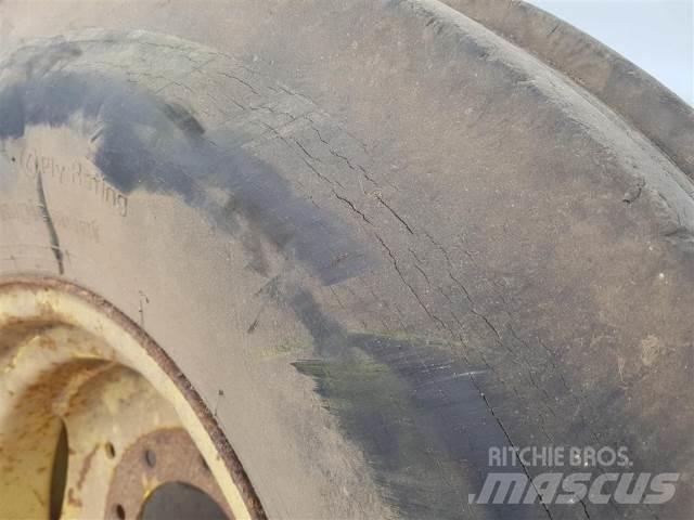  18 12.5/80-18 Tires, wheels and rims