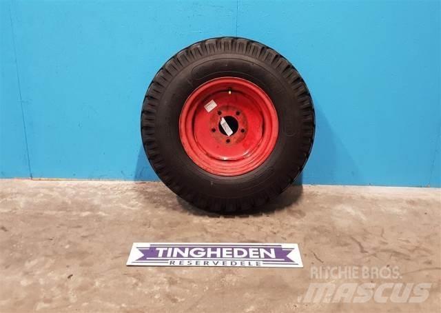  18 12.5/80-18 Tires, wheels and rims