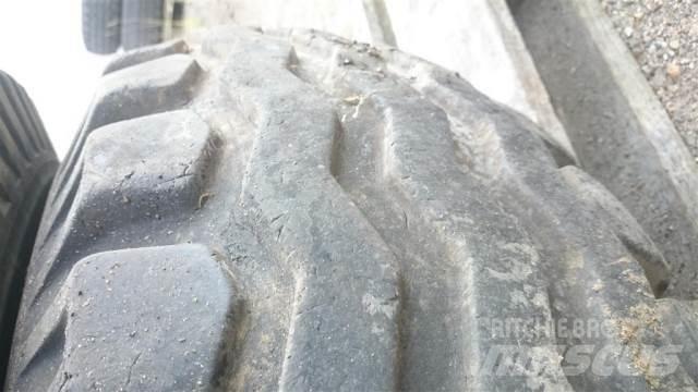  18 12.5/80-18 Tires, wheels and rims