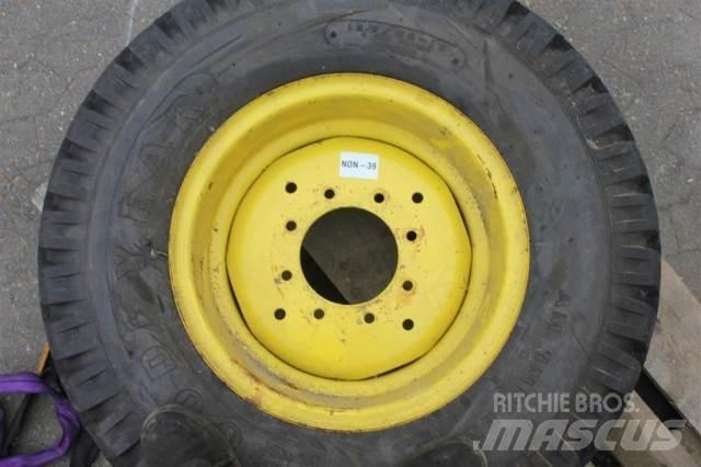  18 12.5/80-18 Tires, wheels and rims