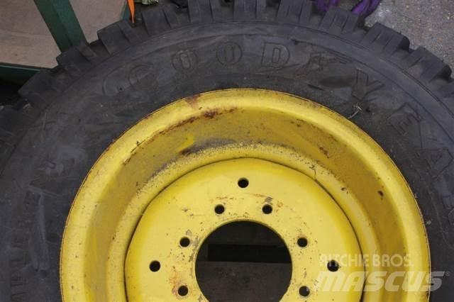  18 12.5/80-18 Tires, wheels and rims