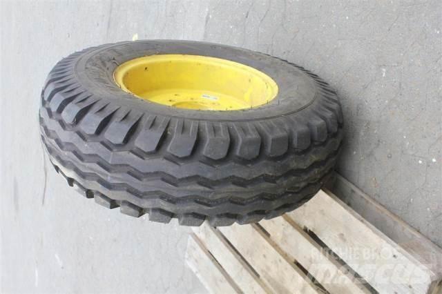  18 12.5/80-18 Tires, wheels and rims
