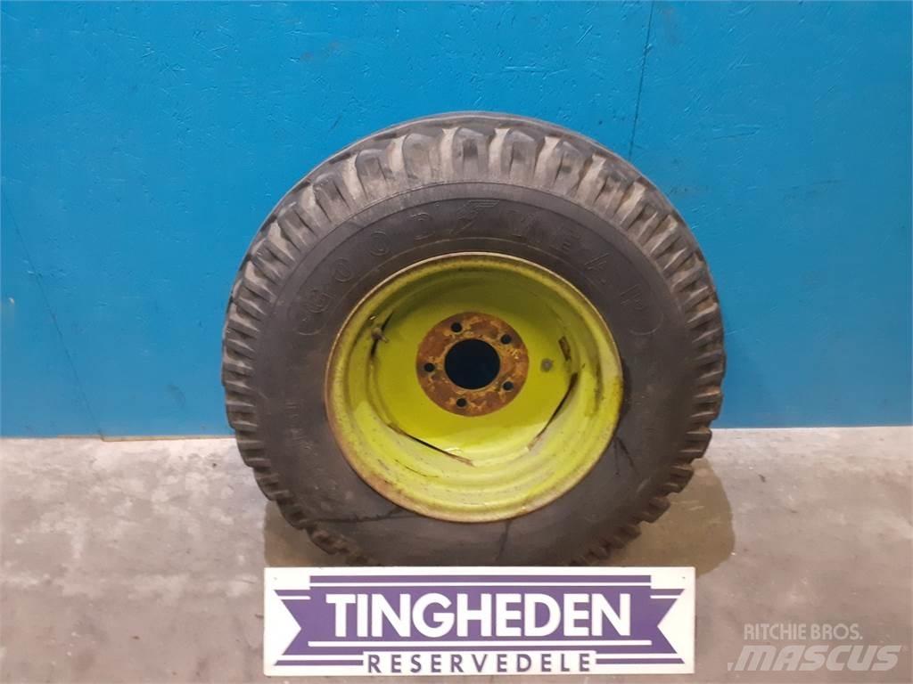 18 12.5/80-18 Tires, wheels and rims