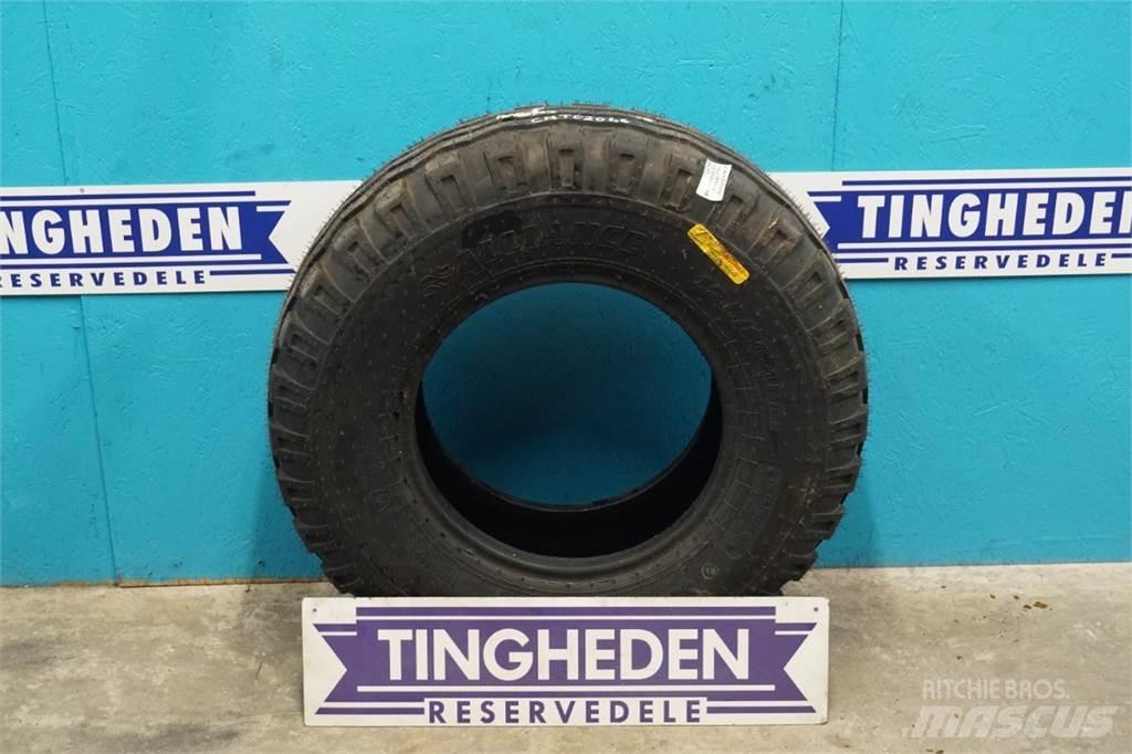  18 12.5/80-18 Tires, wheels and rims