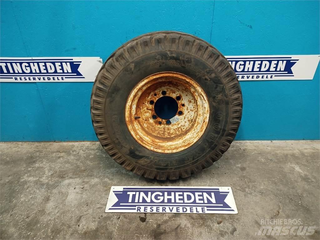  18 12.5/80-18 Tires, wheels and rims