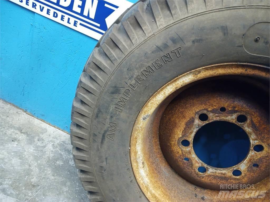  18 12.5/80-18 Tires, wheels and rims