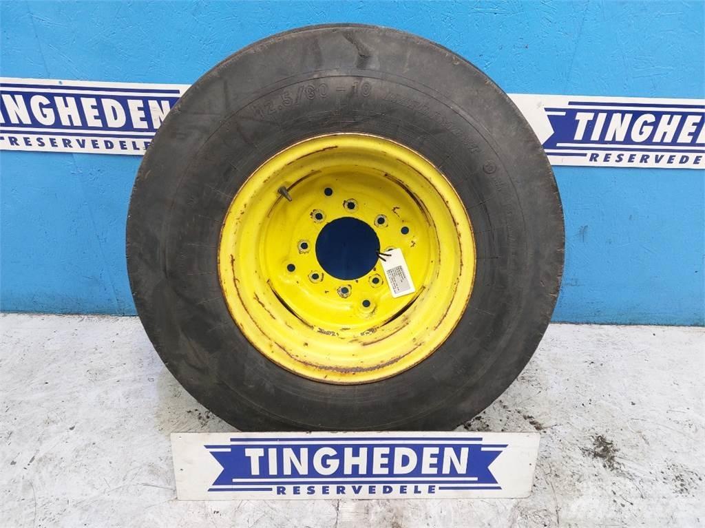  18 12.5/80-18 Tires, wheels and rims