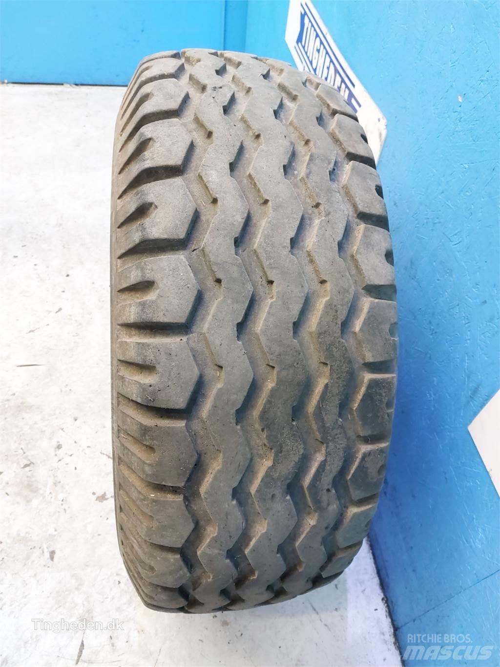  18 12.5/80-18 Tires, wheels and rims