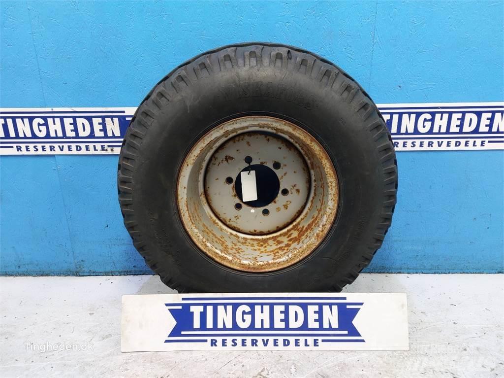  18 12.5/80-18 Tires, wheels and rims