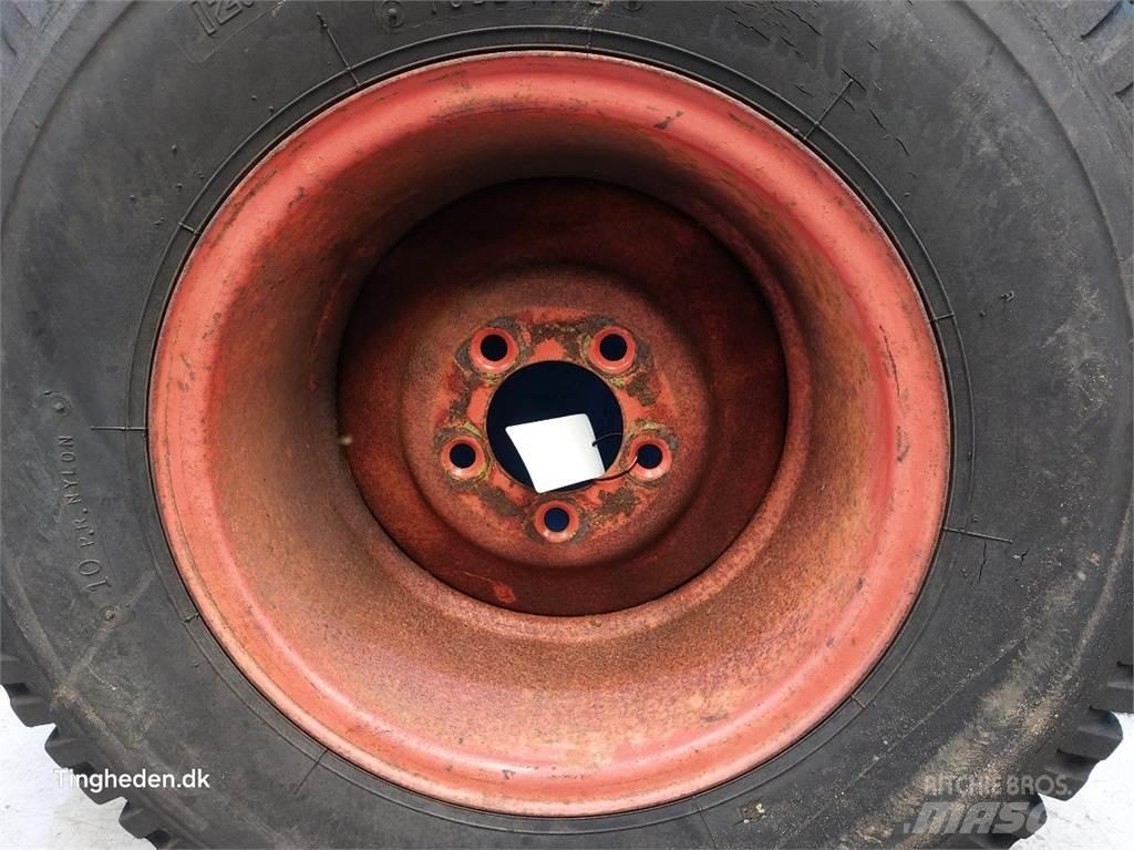  18 12.5/80-18 Tires, wheels and rims