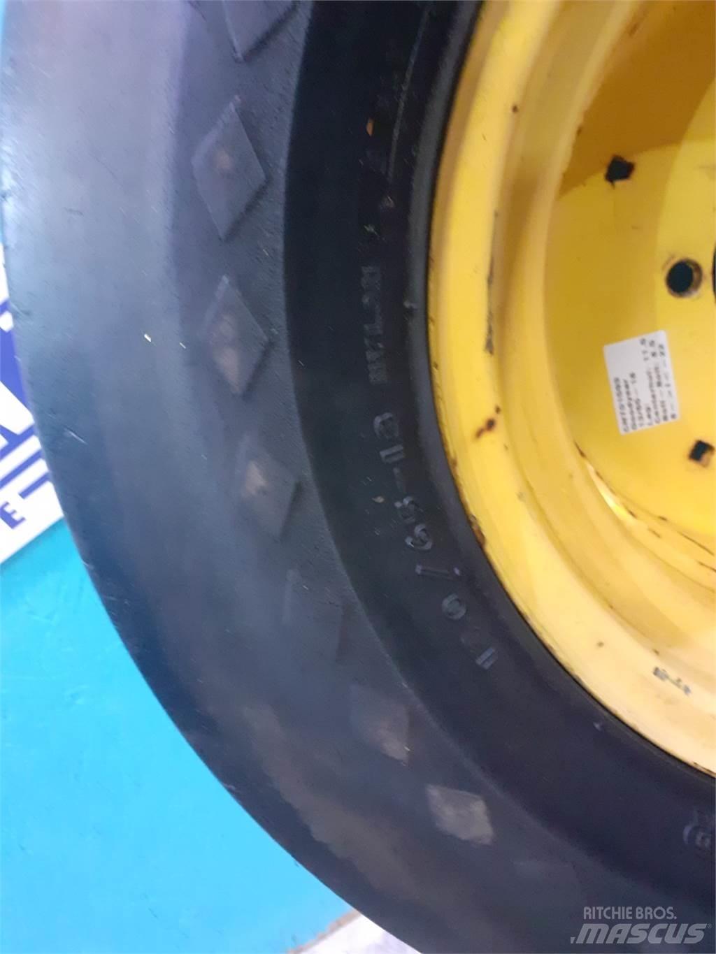  18 13.0/65-18 Tires, wheels and rims