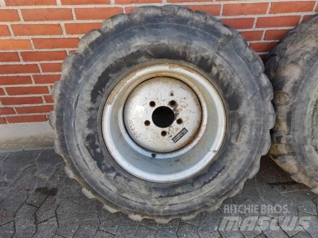  18 365/70R18 Tires, wheels and rims