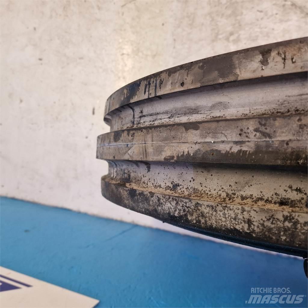  18 750-18 Tires, wheels and rims