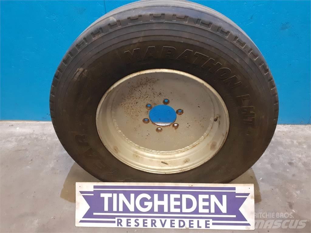  19.5 285/70R19.5 Tires, wheels and rims
