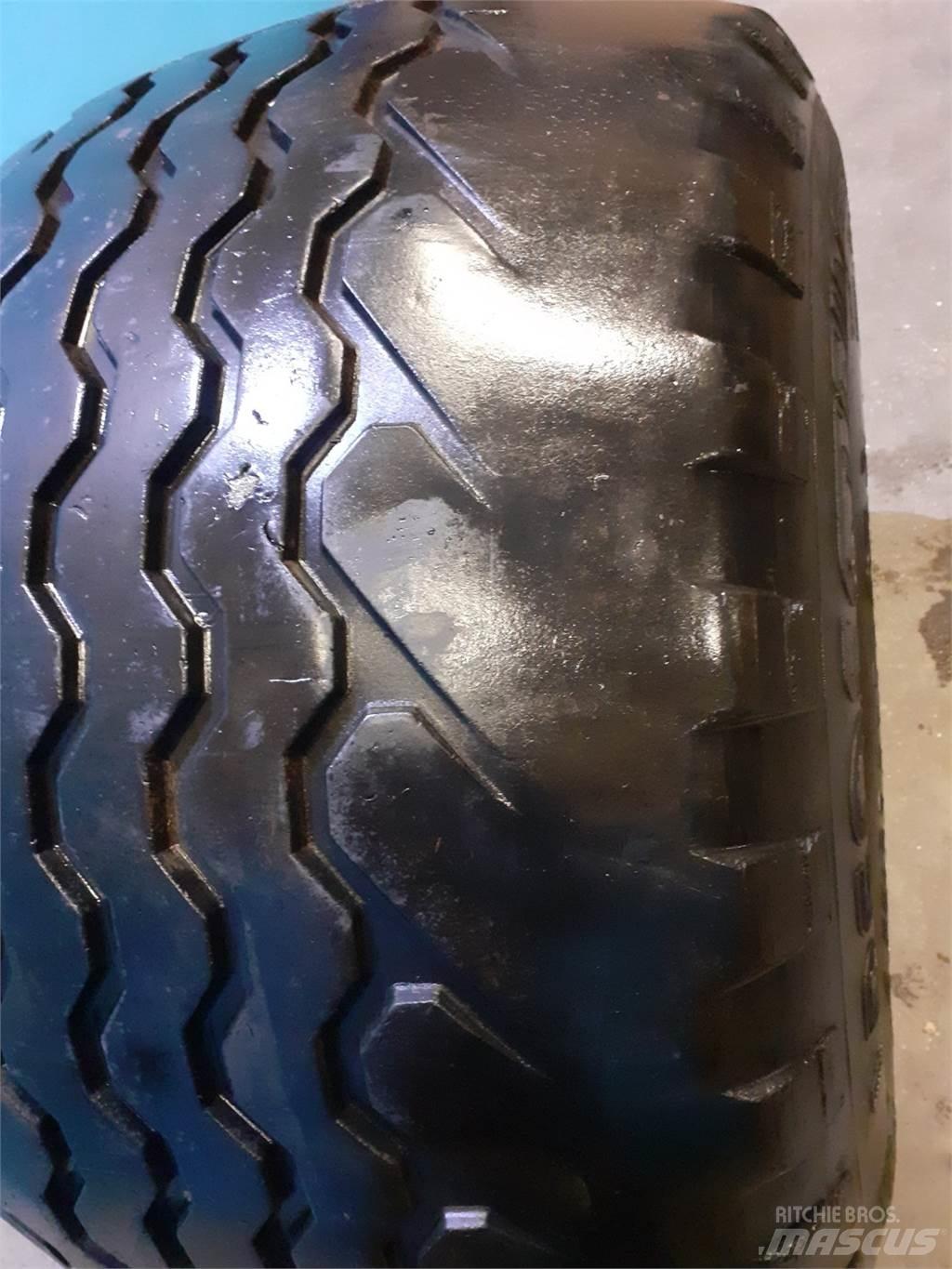  22.5 700/45-22,5 Tires, wheels and rims