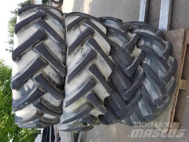  24 15.5/80-24 Tires, wheels and rims
