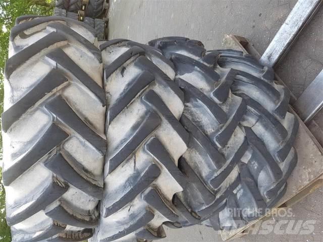  24 15.5/80-24 Tires, wheels and rims