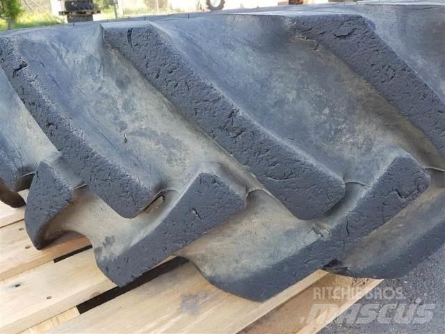  24 15.5/80R24 Tires, wheels and rims