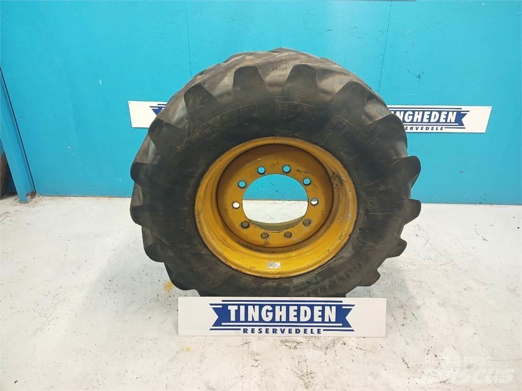  24 440/80-24 Tires, wheels and rims