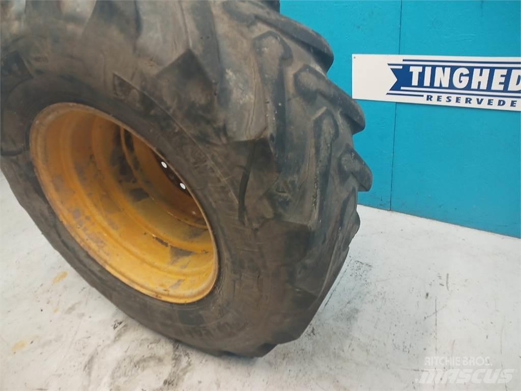  24 440/80-24 Tires, wheels and rims