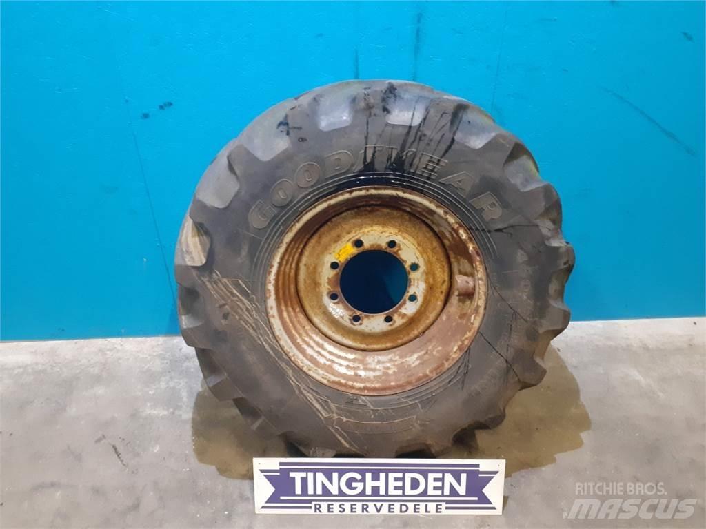  24 460/70R24 Tires, wheels and rims