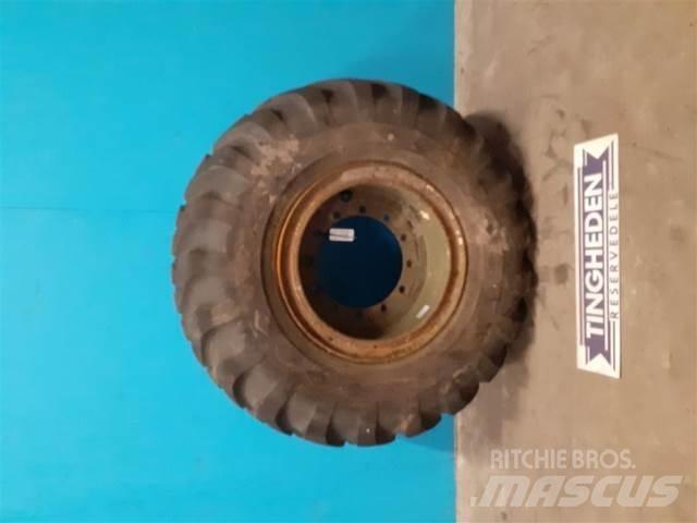  25 20.5-25 Tires, wheels and rims