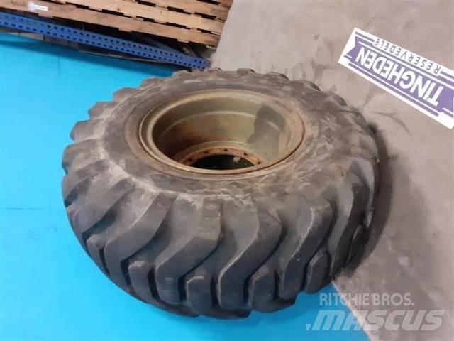  25 20.5-25 Tires, wheels and rims