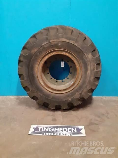  25 20.5-25 Tires, wheels and rims