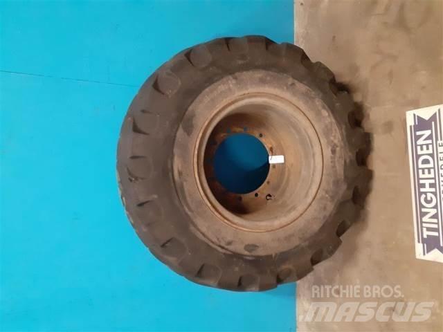  25 20.5-25 Tires, wheels and rims