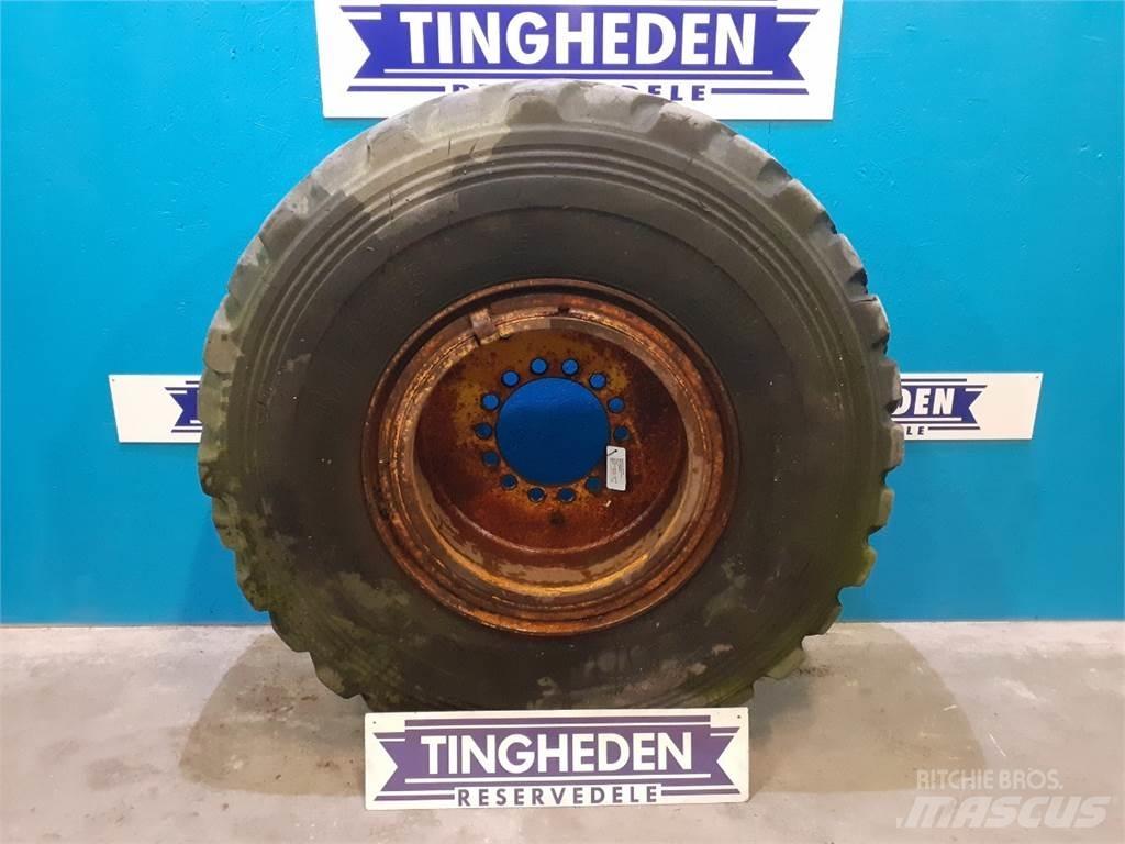 25 20.5R25 Tires, wheels and rims