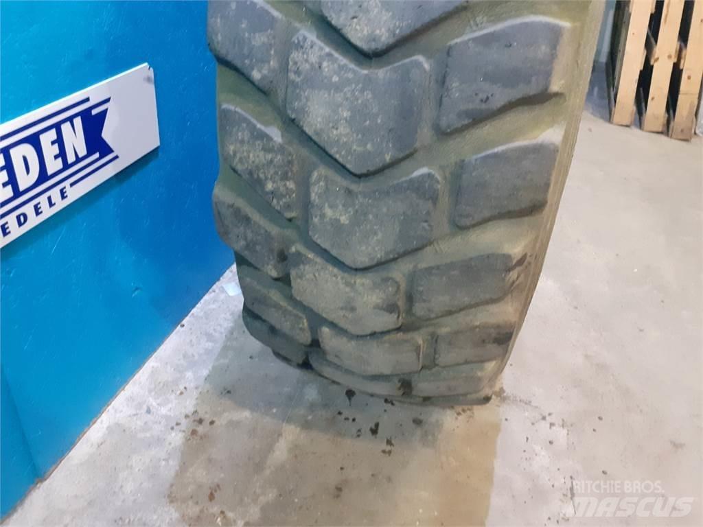  25 20.5R25 Tires, wheels and rims