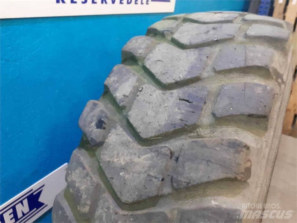  25 20.5R25 Tires, wheels and rims