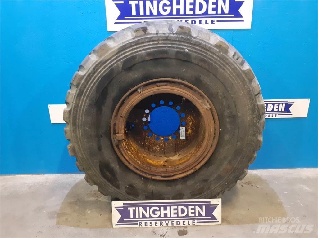  25 20.5R25 Tires, wheels and rims