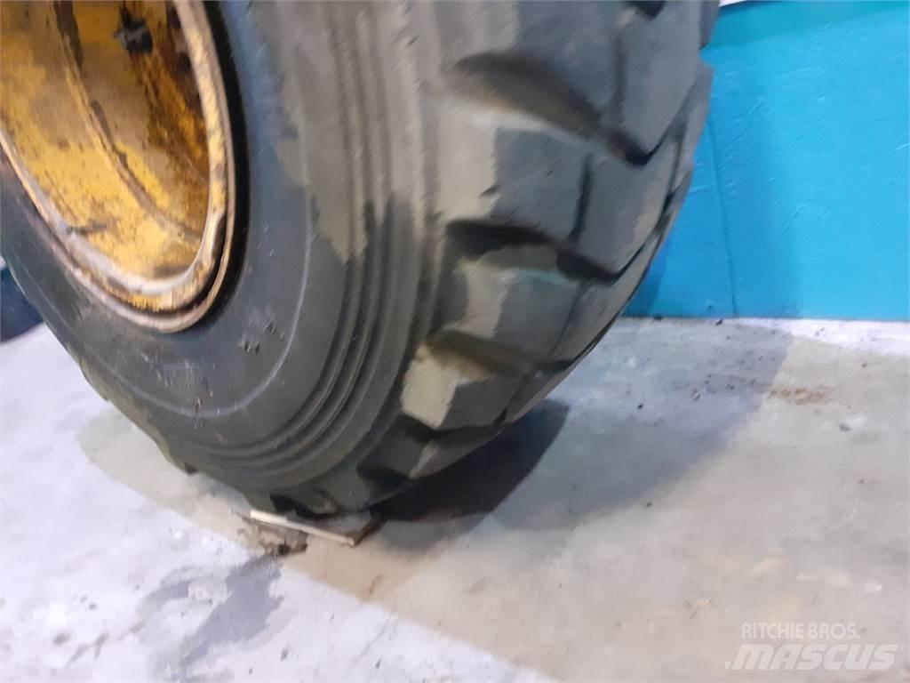  25 20.5R25 Tires, wheels and rims