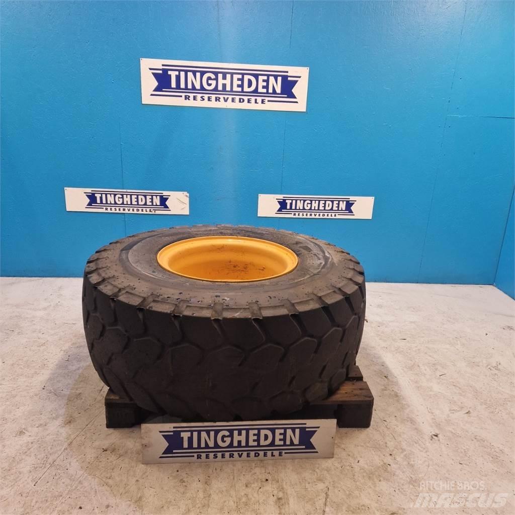  25 20.5R25 Tires, wheels and rims