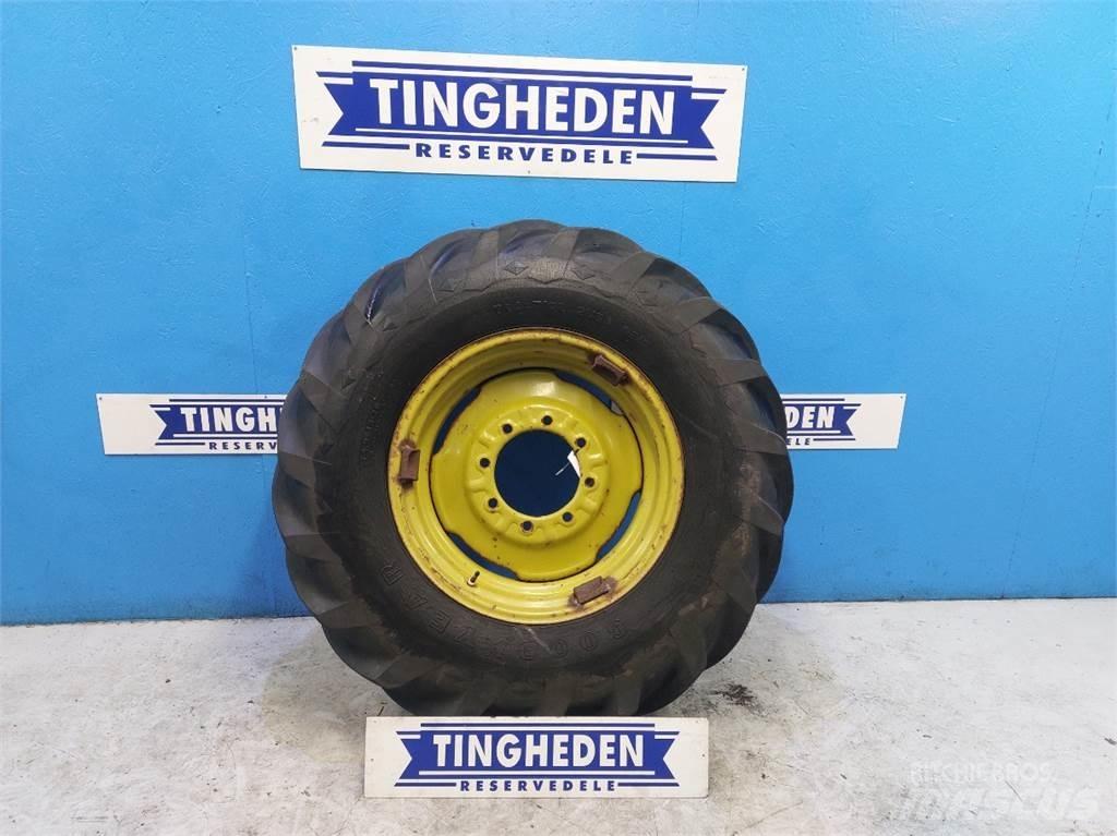  26 14.9/13-26 Tires, wheels and rims